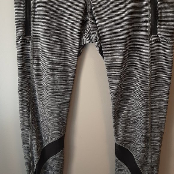 lululemon Leggings Size 6, Cropped, Pockets, Black and Grey, - Picture 3 of 13